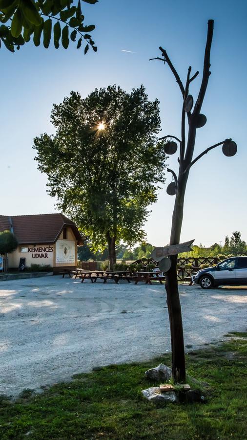 La Curia Panzió Acomodação com café da manhã Dunaszeg Exterior foto